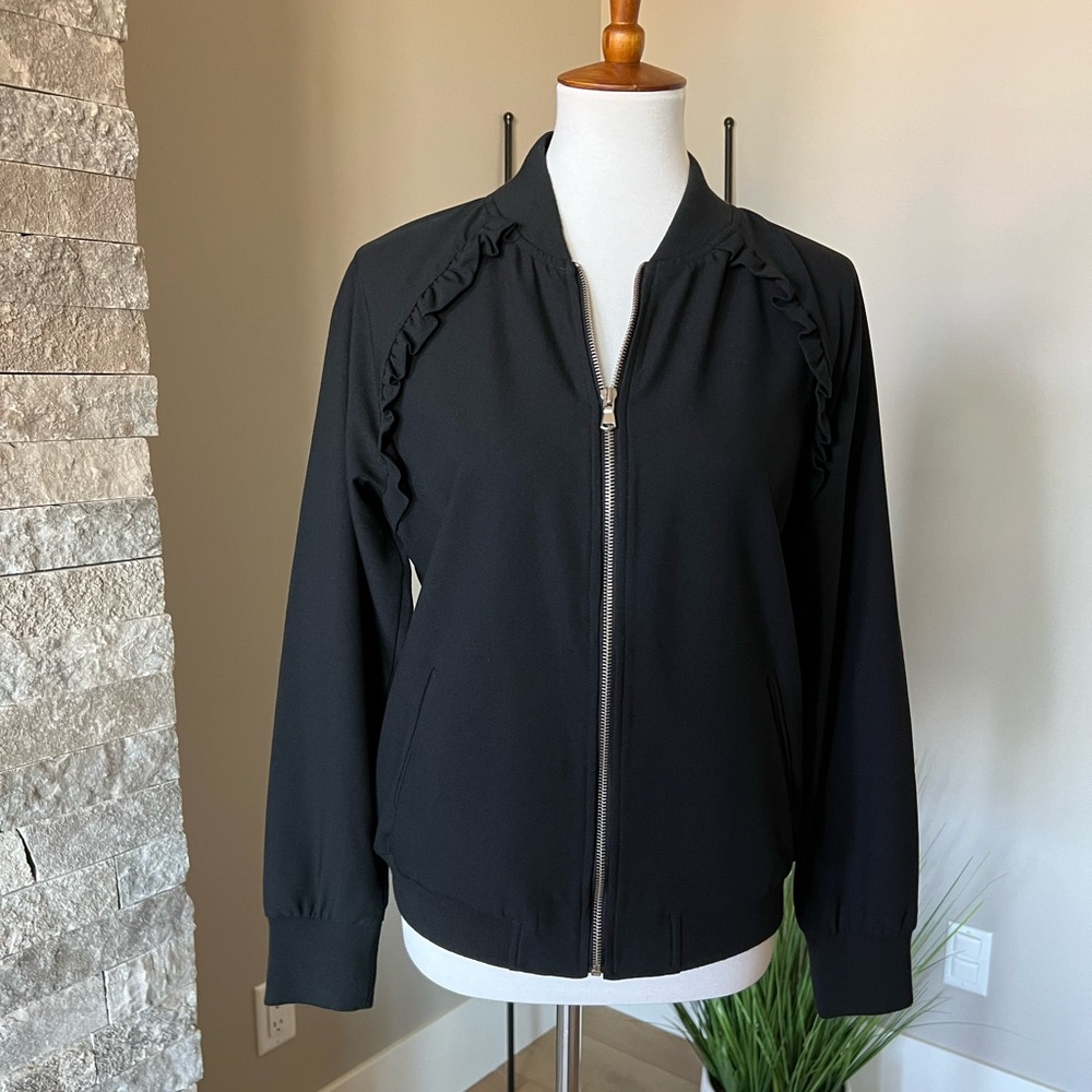 Single layer jacket with cute ruffle detail. Worn only a few times.